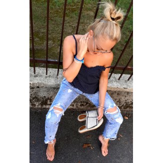 Jeans boy-friend chiaro con strappi |