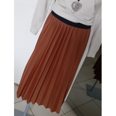 Gonna lunga a pieghe con cinturino |