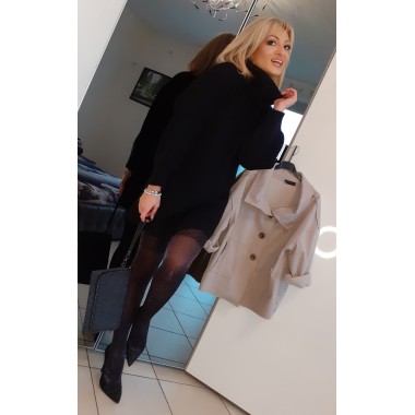 Mini abito di lana con collo alto |