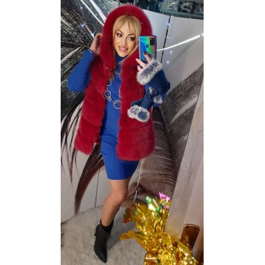 Pellicciotto smanicato con cappuccio |