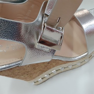 Sandali argento con zeppa in sughero |
