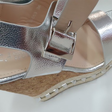 Sandali argento con zeppa in sughero |
